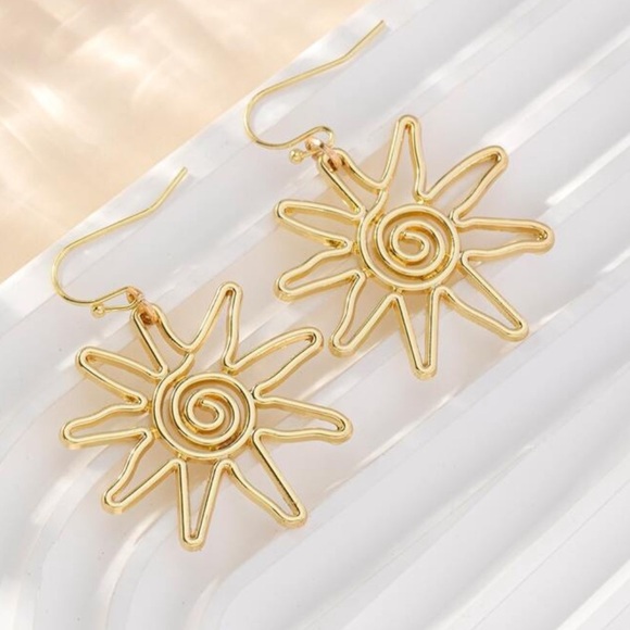 14k Gold plated Sun sunburst dangle Earrings - Picture 3 of 7